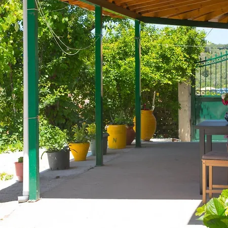 Basil & Guest House Guest house Lazarata