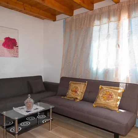 Basil & Guest House Guest house Lazarata