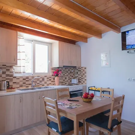 Basil & Guest House *