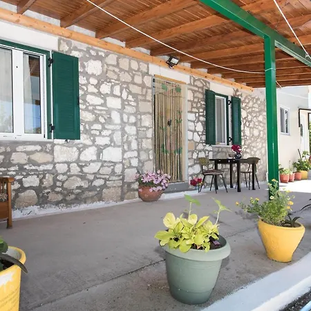 Basil & Guest House * Lazarata
