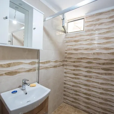 Pensiune Basil & Lazaráta